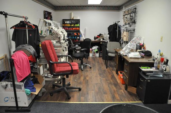 Office-Retail and Warehouse on Hixson PIke: 5424 Hixson Pike, Hixson, TN 37343